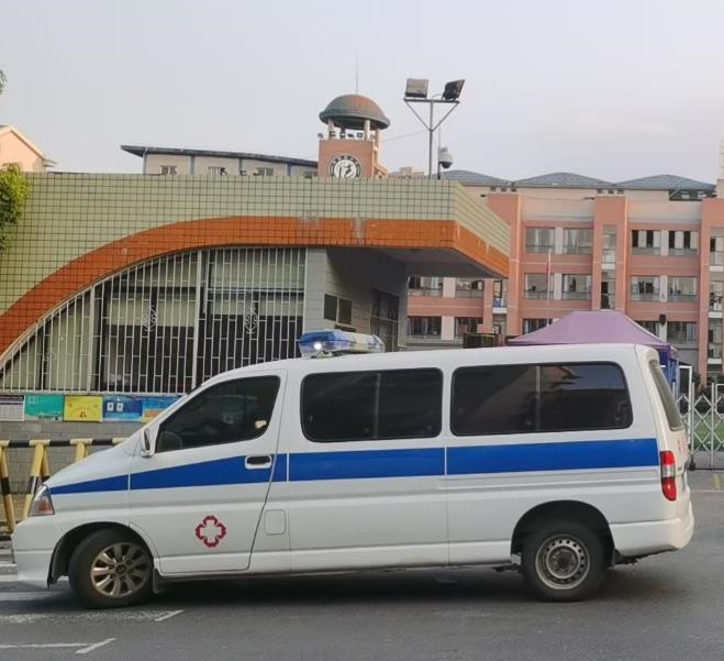 青县救护车出租护送骨折病人一公里多少钱